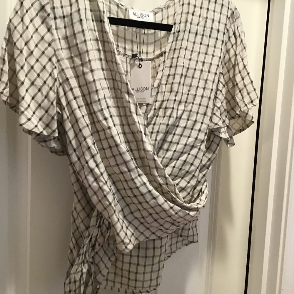 Allison New York wrap top LG